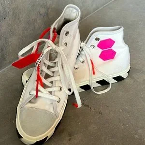Shirry Women Size 11 white shoes with red worn 2 main image 2